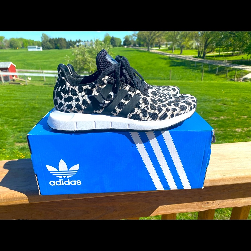 Adidas Swift Run Cheetah black 6.5 will fit 7 NEW